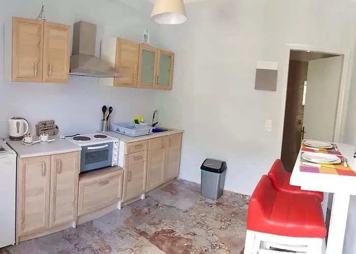 Irene מלון דירות 3*